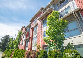 Blanton Commons Apartments in Beaverton, O... in Beaverton, OR - Building Photo - Building Photo