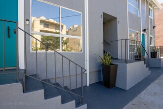 900 College St. in Los Angeles, CA - Building Photo - Building Photo