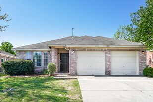 2807 N Hampton Dr in Grand Prairie, TX - Building Photo