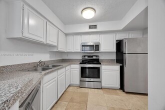 1280 S Alhambra Cir in Coral Gables, FL - Building Photo - Building Photo