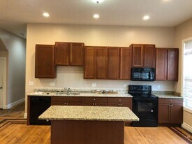 955 N 17th St in Milwaukee, WI - Building Photo