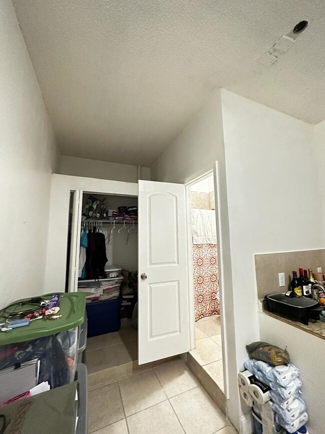 760 W 76th St, Unit 1 in Hialeah, FL - Building Photo - Building Photo