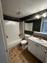 3160-3160 De Montreuil Ct in Kelowna, BC - Building Photo - Building Photo