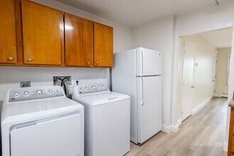 Newport Landings Apartment Community in Middletown, RI - Foto de edificio - Building Photo