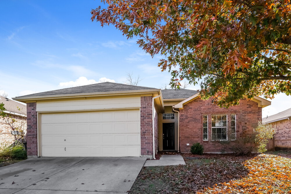 1808 Alanbrooke Dr in Fort Worth, TX - Building Photo