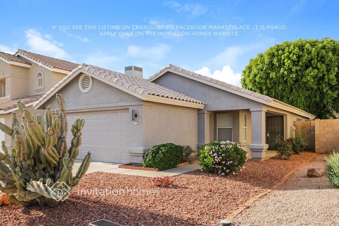 5016 W Tonto Rd in Glendale, AZ - Foto de edificio