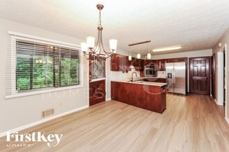 1829 E Gate Dr in Stone Mountain, GA - Foto de edificio - Building Photo