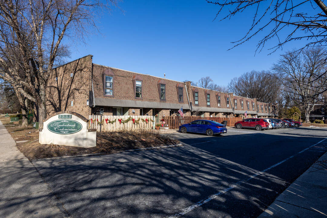 Meadowbrook Condominiums in Philadelphia, PA - Building Photo