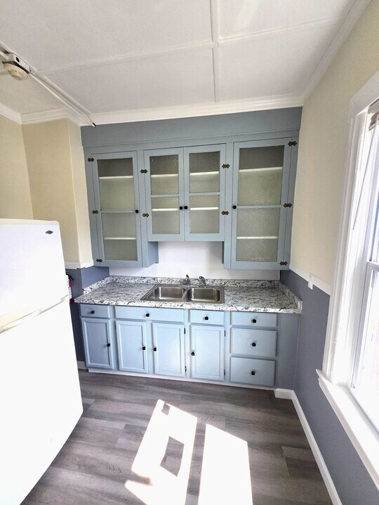 47 Montgomery St in Pawtucket, RI - Building Photo