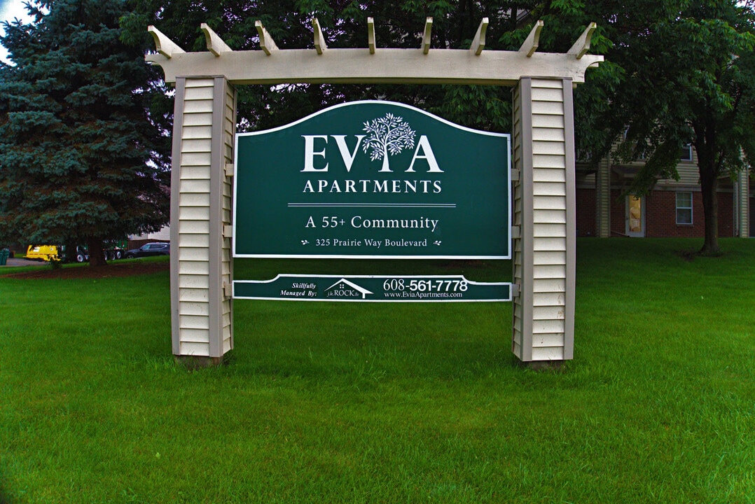 Evia Apartments in Verona, WI - Foto de edificio