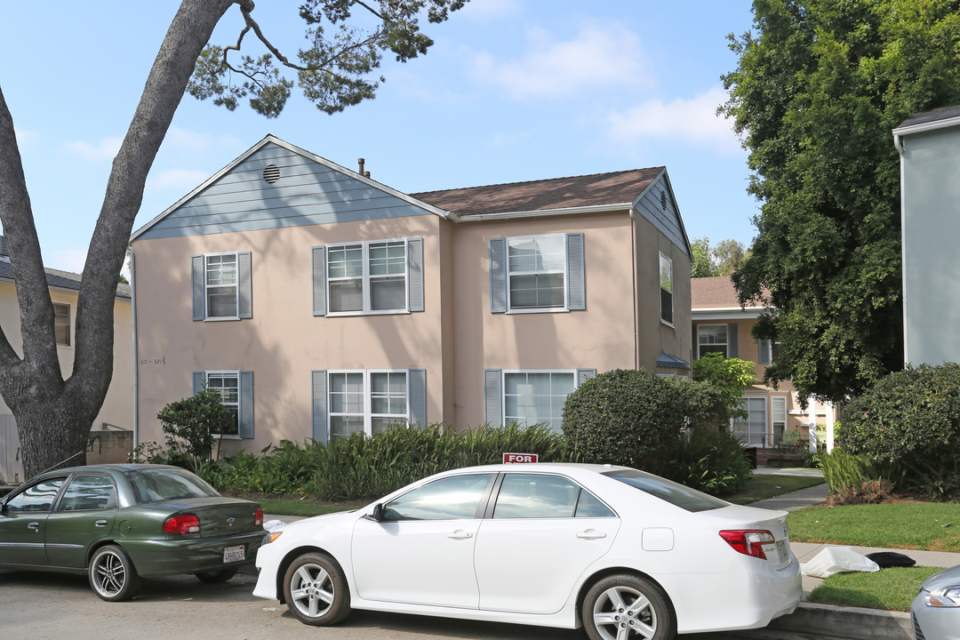 617-621 Kelton Ave in Los Angeles, CA - Building Photo