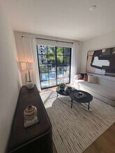 1642 NE 124th Ln, Unit B8 in North Miami, FL - Foto de edificio - Building Photo