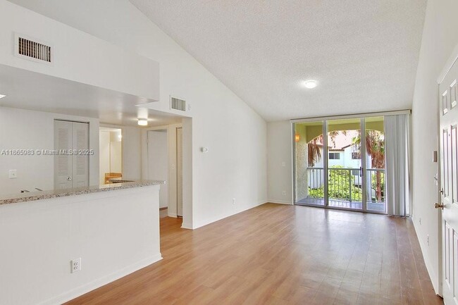 3605 NE 207th St, Unit 4305 in Miami, FL - Building Photo - Building Photo