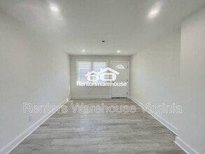 1375 W Ocean View Ave in Norfolk, VA - Building Photo - Building Photo