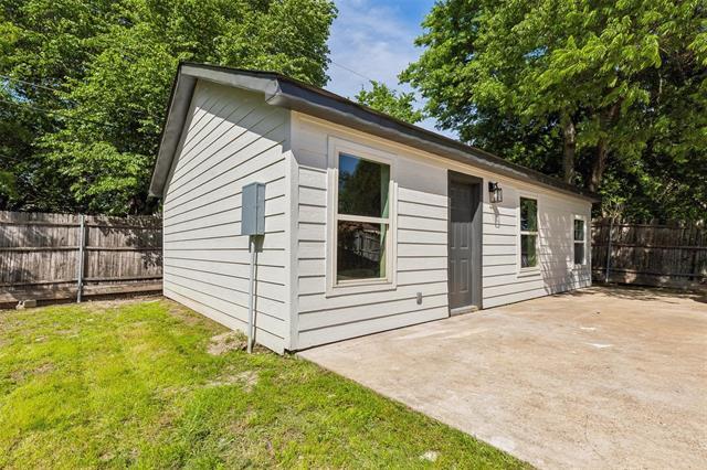 property at 1106 Las Palmas Dr