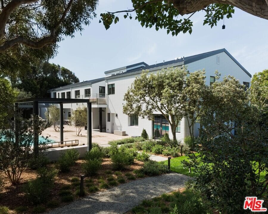 7310 Birdview Ave in Malibu, CA - Foto de edificio