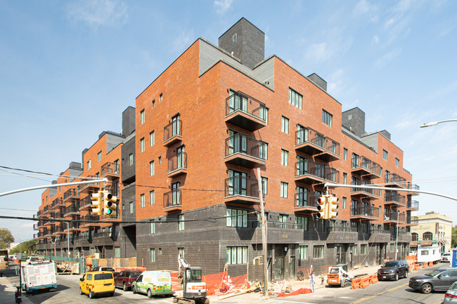 1560 60th St in Brooklyn, NY - Foto de edificio - Building Photo