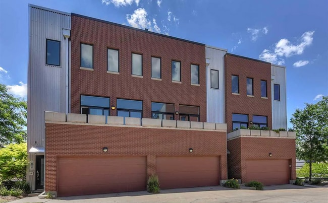 property at 908 S 12th Ct