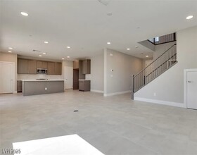 786 Carlon Hls Ave in Las Vegas, NV - Foto de edificio - Building Photo