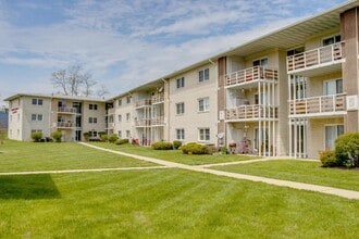 Hillside Terrace Apartments in Aberdeen, MD - Foto de edificio - Building Photo