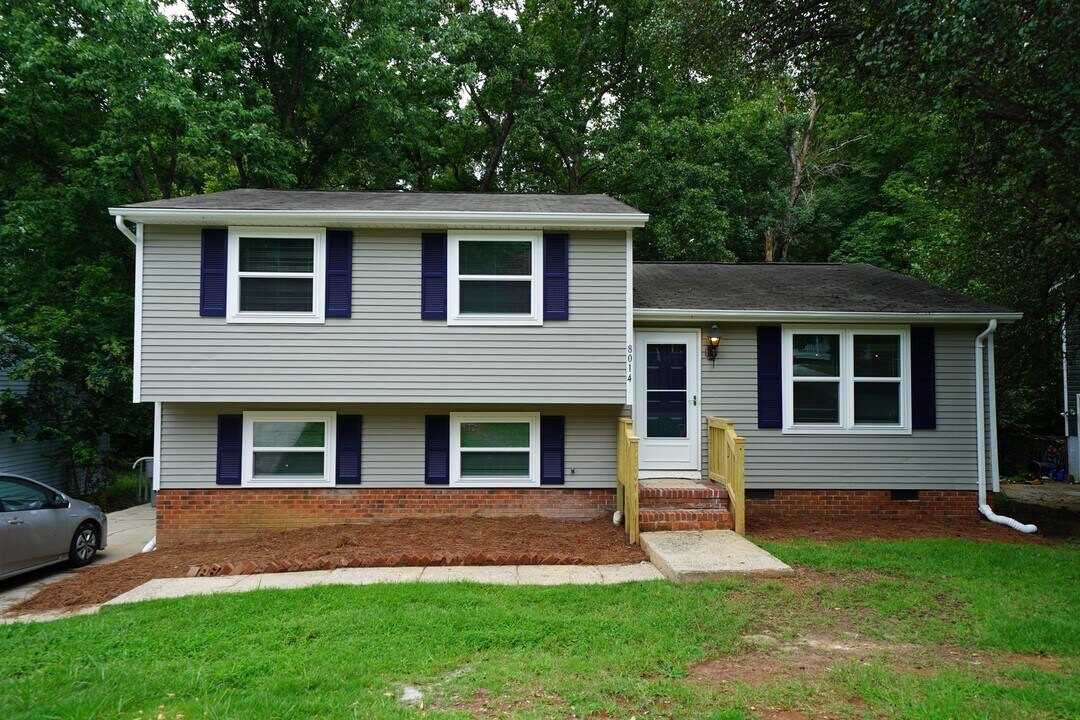 8014 Bald Ridge Dr in Charlotte, NC - Building Photo