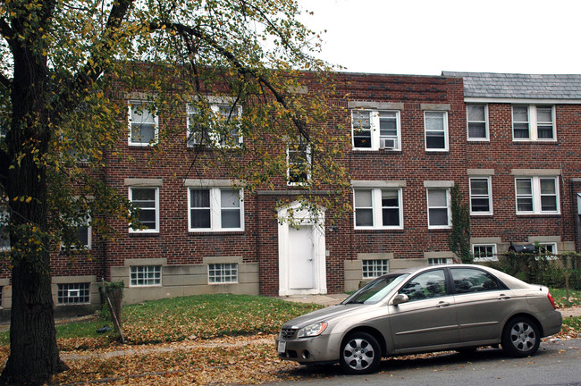 396 E Cliveden St in Philadelphia, PA - Building Photo - Building Photo