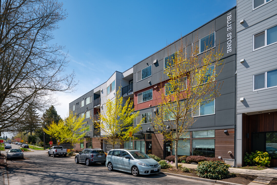 Blue Stone Apartments in Seattle, WA - Foto de edificio