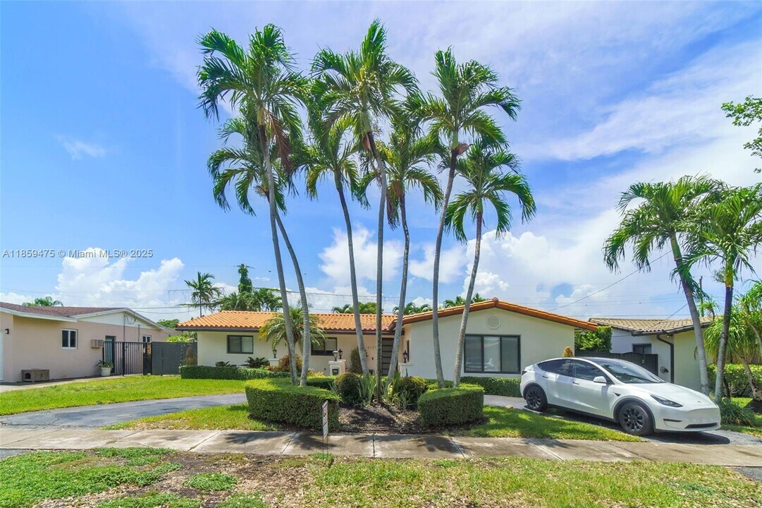 6120 SW 93rd Ave in Miami, FL - Building Photo