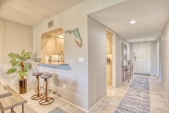 5640 Golf Pointe Dr in Sarasota, FL - Building Photo - Building Photo