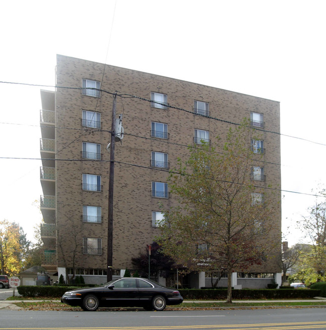 West House Apartments in Trenton, NJ - Building Photo - Building Photo