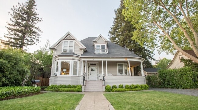 313 Tucker St in Healdsburg, CA - Building Photo - Building Photo