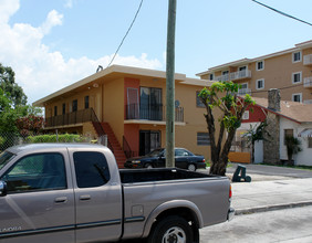 729 SW 2nd St in Miami, FL - Building Photo - Building Photo