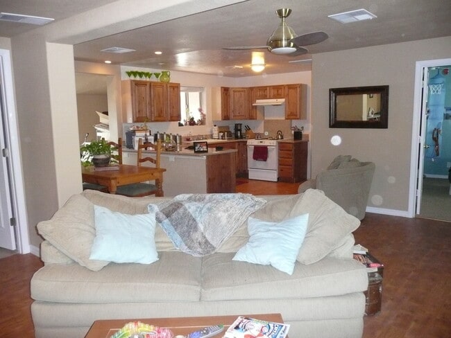 property at 1017 E Roma Ave