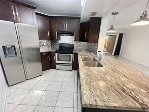 9705 Fontainebleau Blvd in Miami, FL - Building Photo - Building Photo