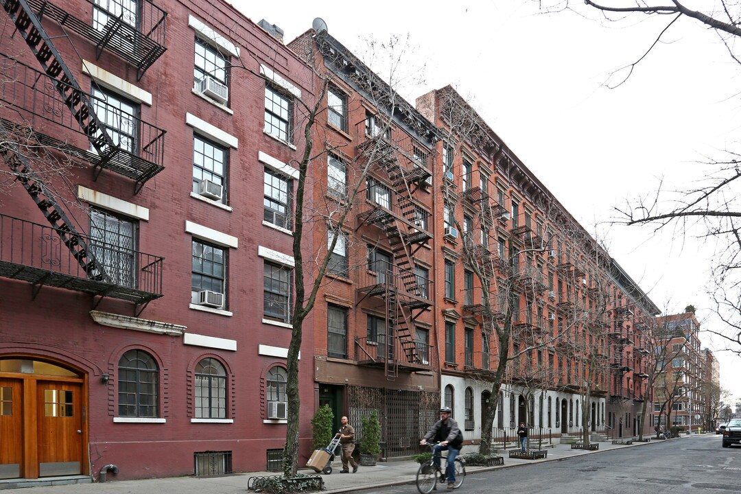 80 Horatio St in New York, NY - Building Photo