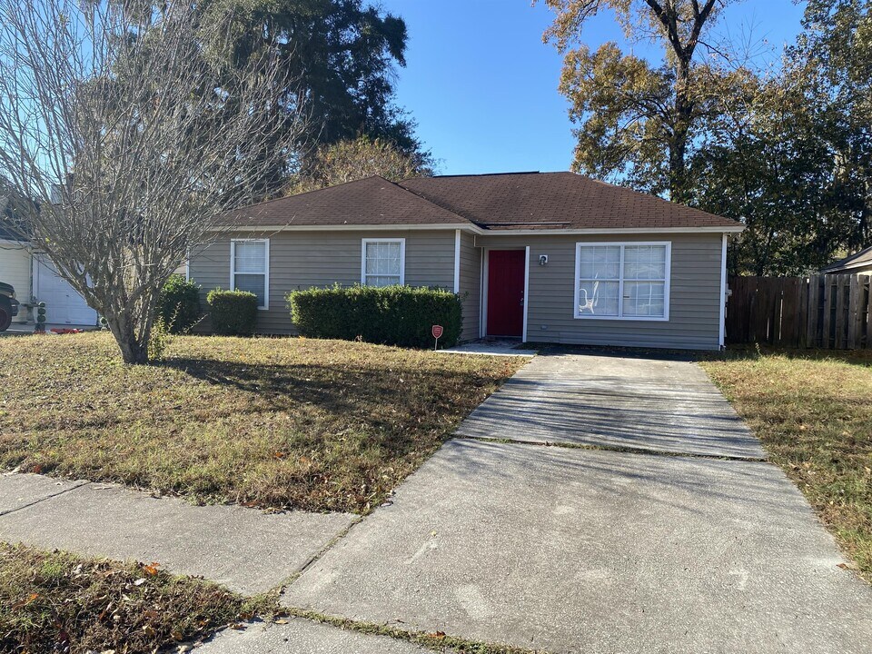 131 Clearwater Ln in Savannah, GA - Building Photo
