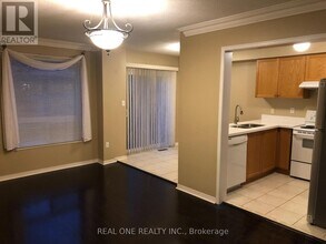 203 Banbrooke Crescent in Newmarket, ON - Building Photo - Building Photo