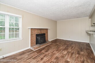 4907 Lunenburg Dr in Louisville, KY - Building Photo - Building Photo