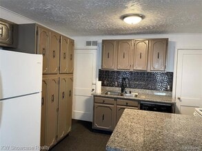 4335 Territorial Rd in Rochester, MI - Building Photo - Building Photo