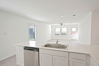 1601 Tiptop Mdw in New Braunfels, TX - Building Photo - Building Photo