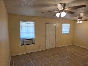 7217 Bailey Ct in Jacksonville, FL - Foto de edificio - Building Photo