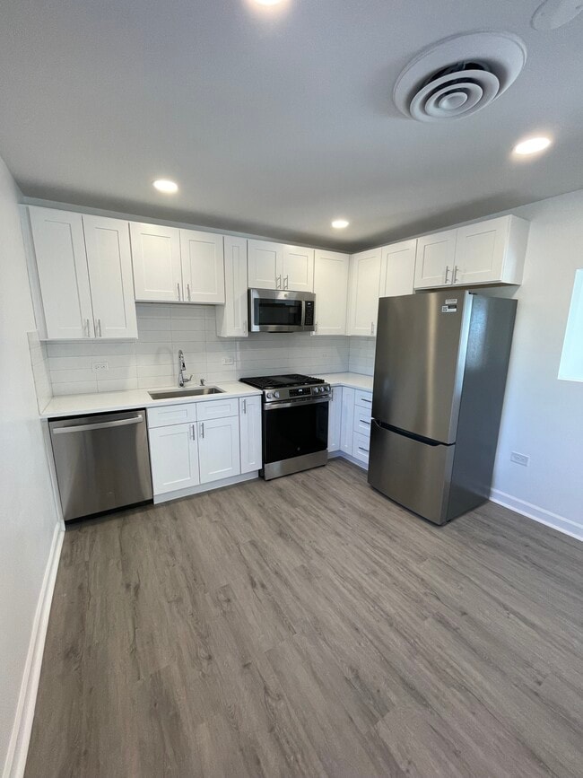 3201 N Long Ave, Unit 2S in Chicago, IL - Building Photo - Building Photo