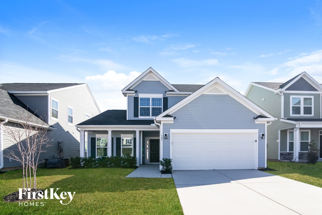 521 Lateleaf Dr in Moncks Corner, SC - Foto de edificio