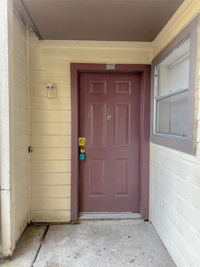 12615 Brookglade Cir in Houston, TX - Foto de edificio - Building Photo