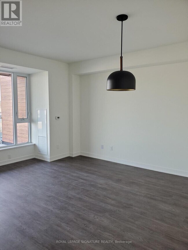 2 David Eyer Rd in Richmond Hill, ON - Building Photo - Building Photo