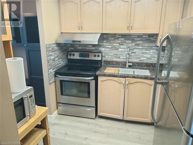 88 Tollgate Rd in Brantford, ON - Building Photo - Building Photo