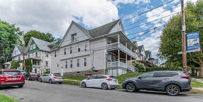 1027-1029-1029 Woodlawn St, Unit 2nd Floor left in Scranton, PA - Building Photo - Building Photo