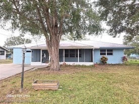 826 Schlosser Rd in Sebring, FL - Building Photo