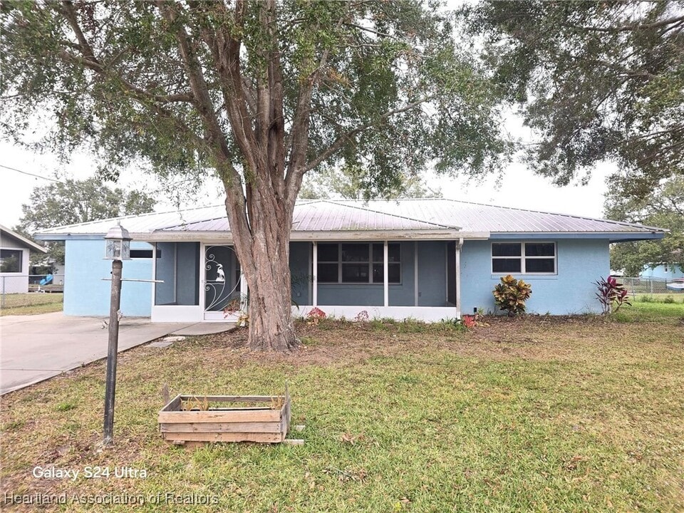 826 Schlosser Rd in Sebring, FL - Building Photo