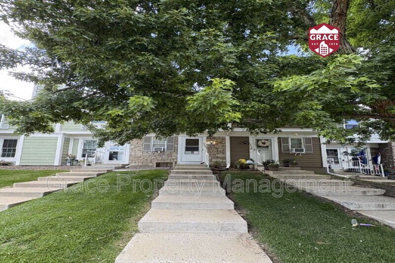 10607 W Dartmouth Ave in Lakewood, CO - Foto de edificio